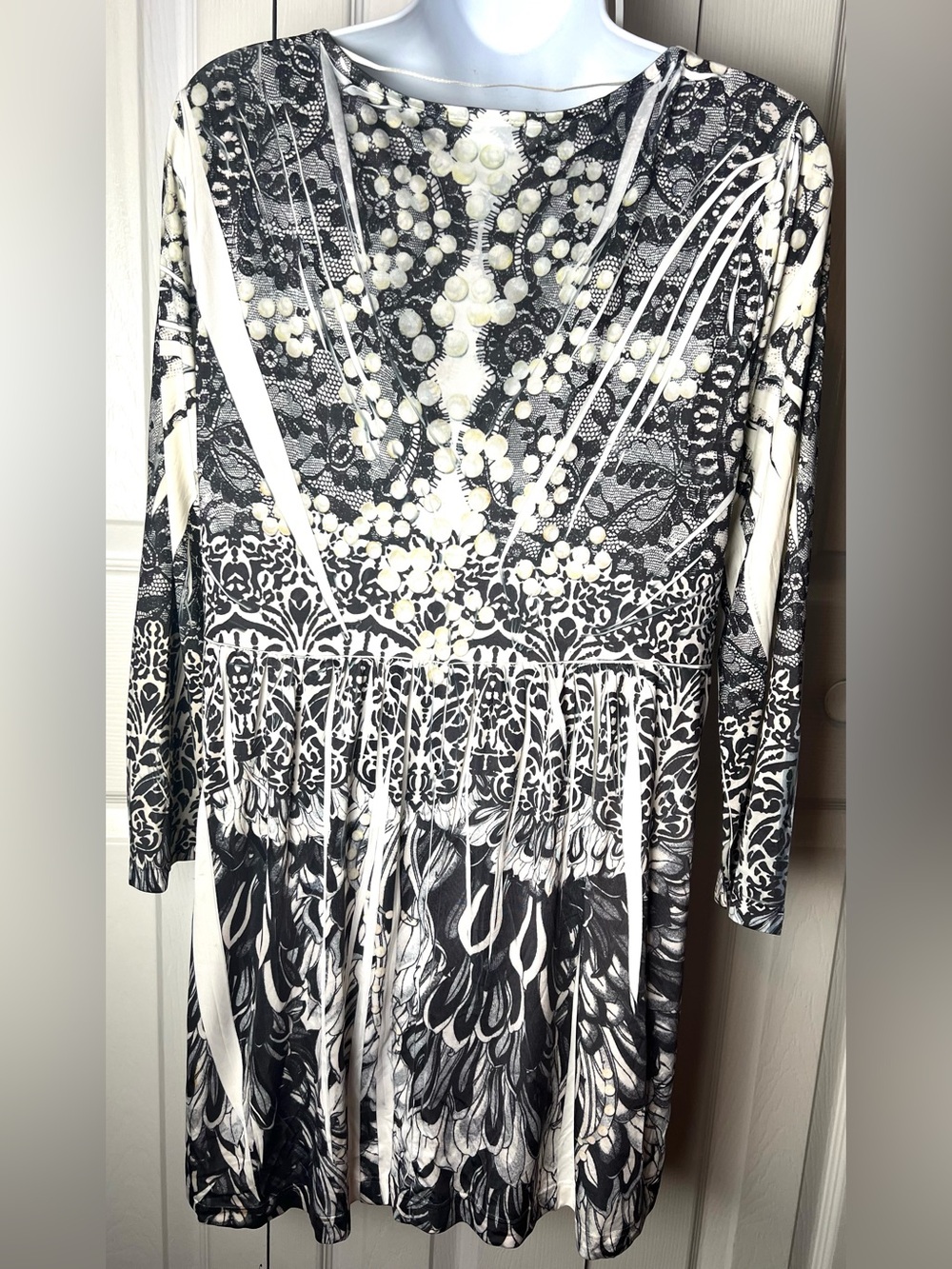 LIVE & LET LIVE Blouse Top Tunic Sublimation Gray Ivory Gold Beaded Embellished - Picture 3 of 10